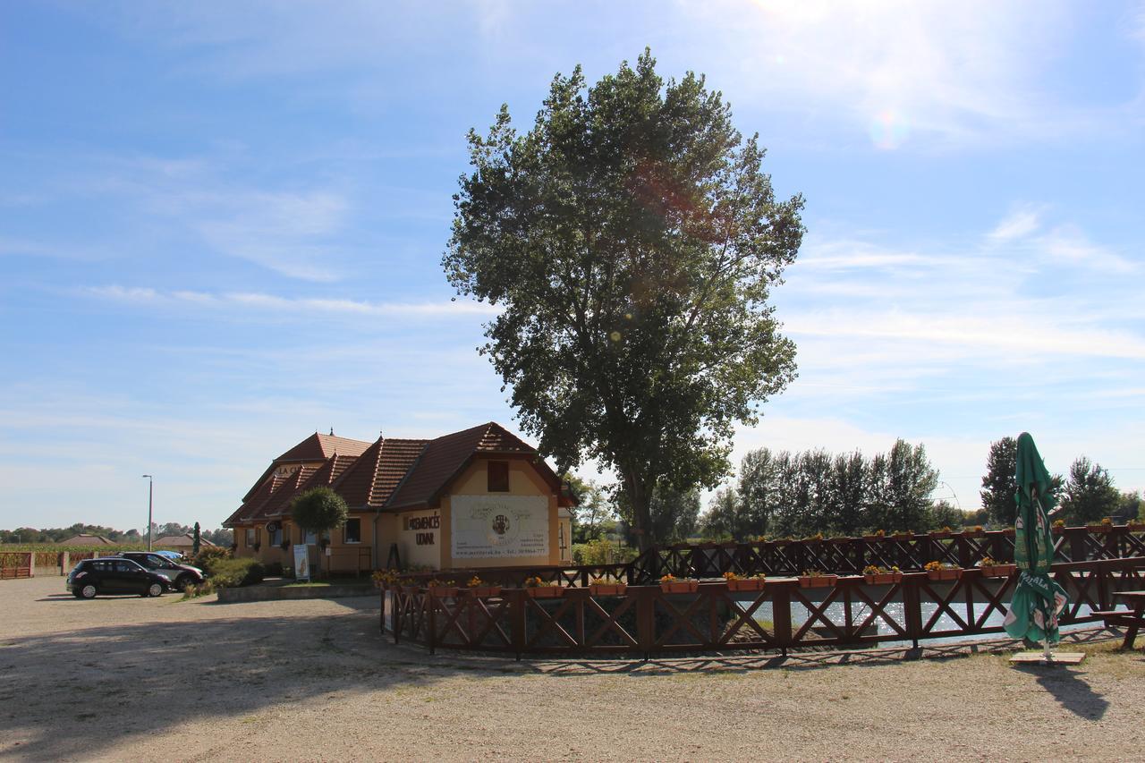La Curia Panzio Bed & Breakfast Dunaszeg Exterior foto
